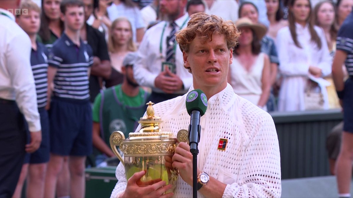 "Do I go...? Or...?" 🥹 Jannik ❤️ #Wimbledon