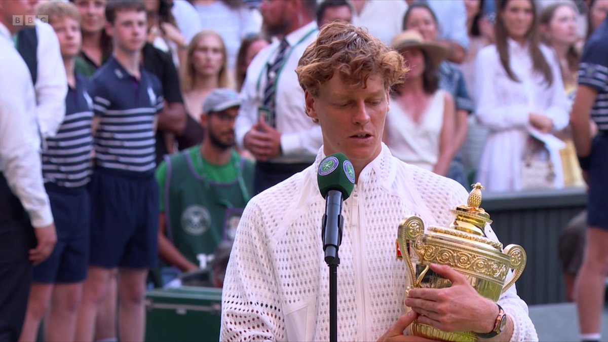 Jannik Sinner's mum "left the stadium a couple of times" 😅 #Wimbledon