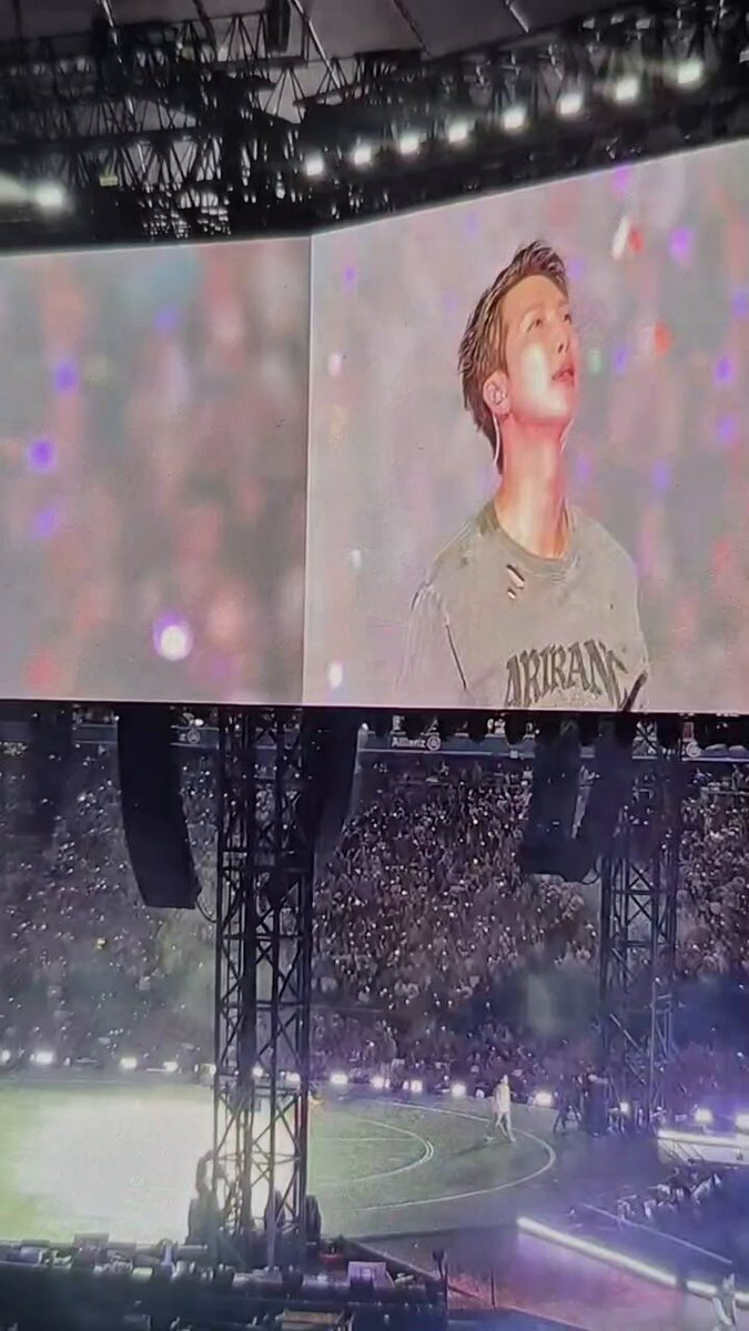 OMG WE GOT BTS PERFORMING LOUDER THAN BOMBS FOR THE FIRST TIME TODAY OMFG?!?!?