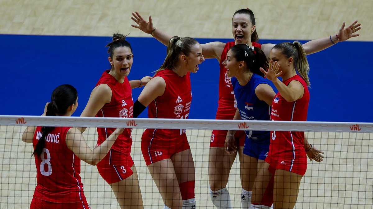 #VNL2026: 🇷🇸 SERBIA FINISH WITH A STATEMENT! 💥 Serbia sweep the Netherlands 3-0 in Belgrade to close out their campaign in style. 🇷🇸 Aleksandra Uzelac led the hosts with 17 points, as Serbia signed off with a commanding victory. 📺 Catch the action on VBTV: 🏐 #BePartOfTheGame #Volleyball