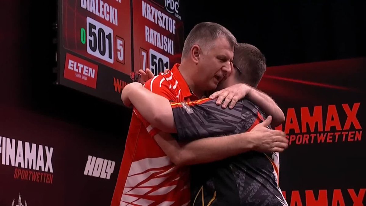 RATAJSKI IN POLE POSITION! 🇵🇱 Krzysztof Ratajski completes the comeback! The Polish Eagle recovers from 3-0 down to topple his World Cup partner Sebastian Bialecki and progress to the final! 📺 #ET10 | SF