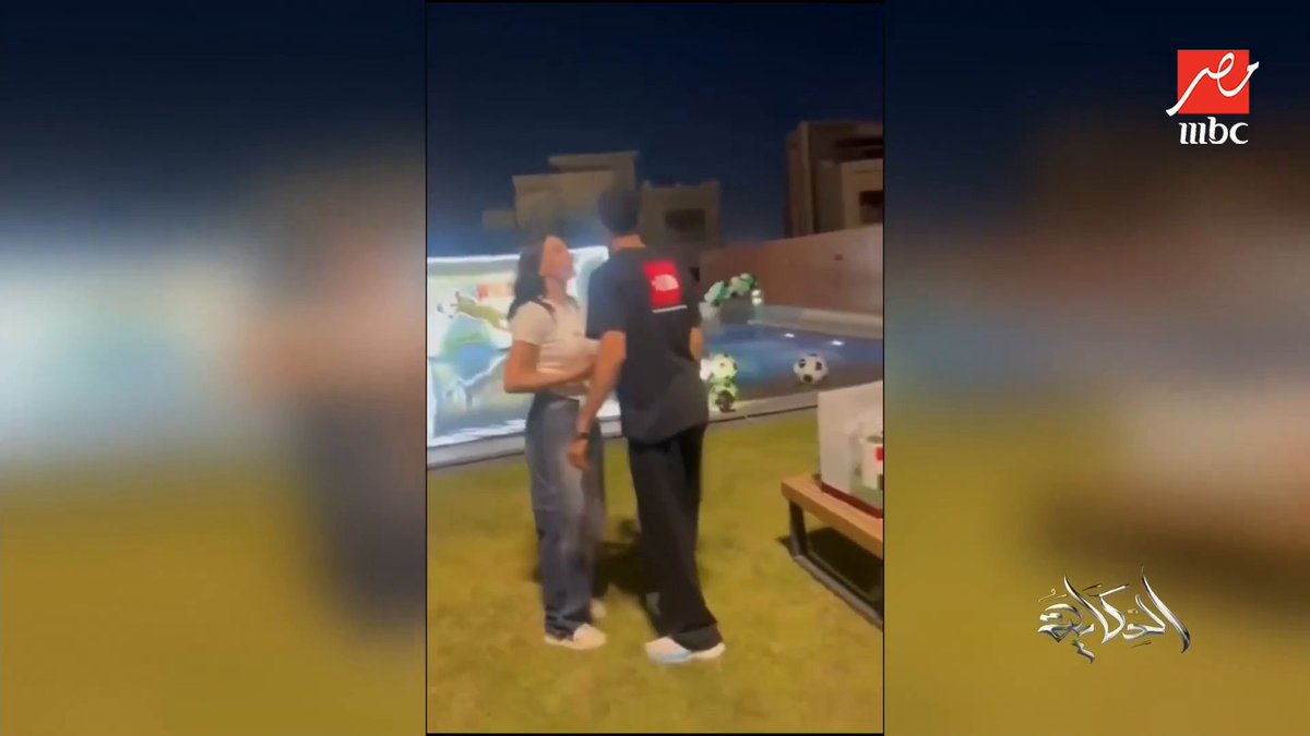 خطيبة مصطفى شوبير كانت حاضرة الحلقة وقاعدة ورا الكاميرا ولما عمرو أديب سأل مصطفى عن قصة التيشيرت هي شاورتله إن مفيش مشكلة .. عمرو أديب قالها تعالي احكيلنا فـ مصطفى رفض قاله لا مش هينفع هي مش بتحب الكاميرا والتصوير