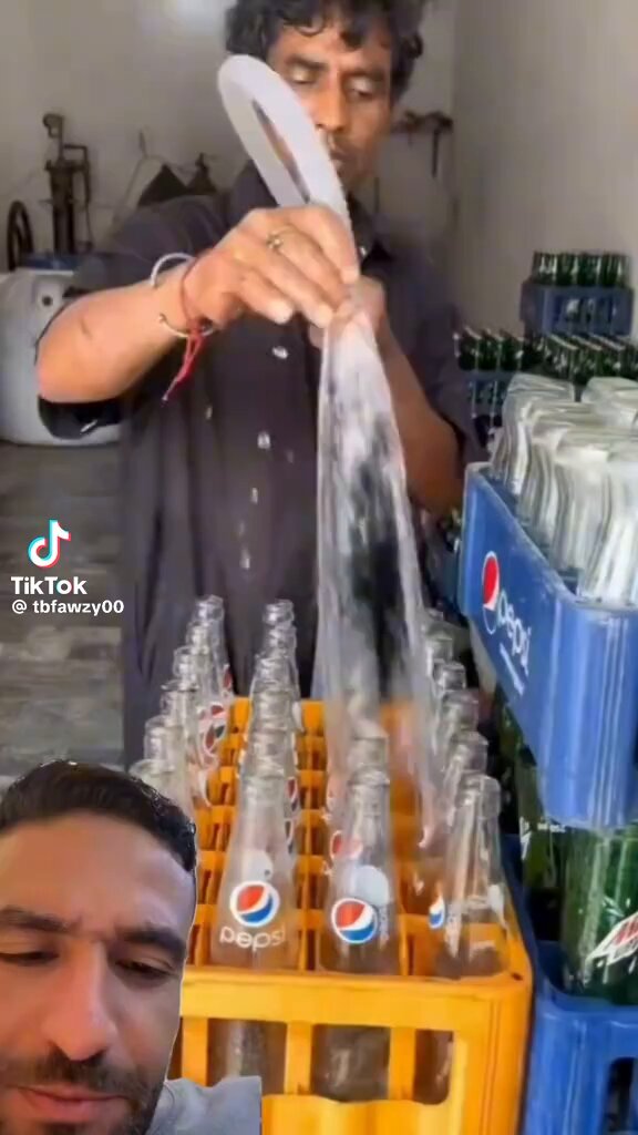 تعليقاته بتفصلني 🤣🤣🤣🤣