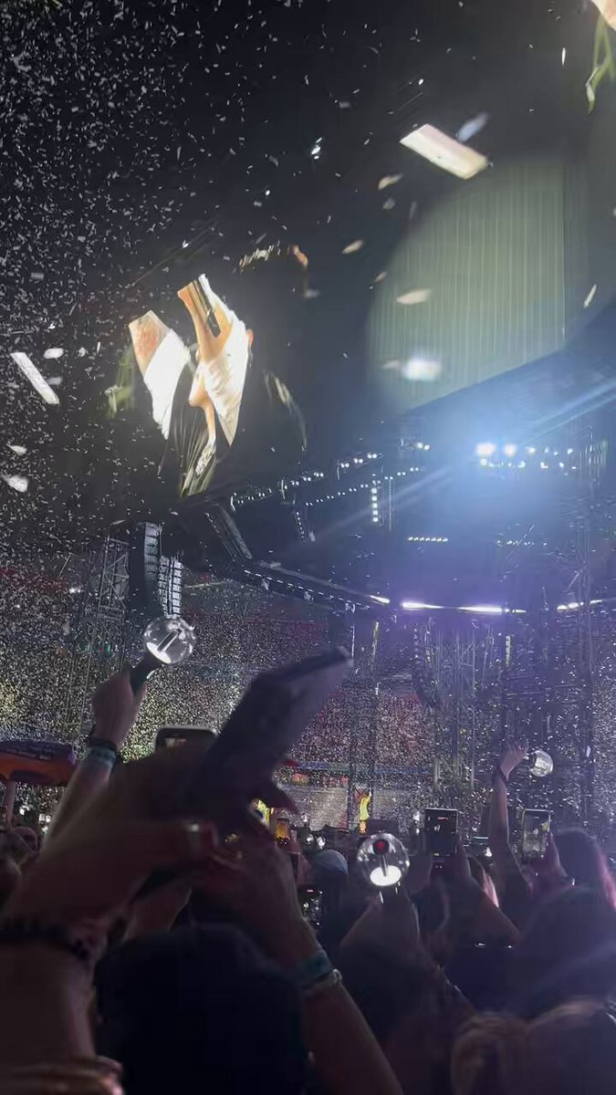 I hope everyone who came to Munich to see BTS had an amazing experience from start to finish and collected priceless memories that they will cherish forever 💜 They kept saying that they were gonna come back (I believe them) so…until next time !💫