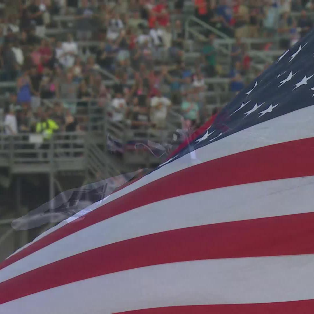 It's a great night for racing! 🇺🇸