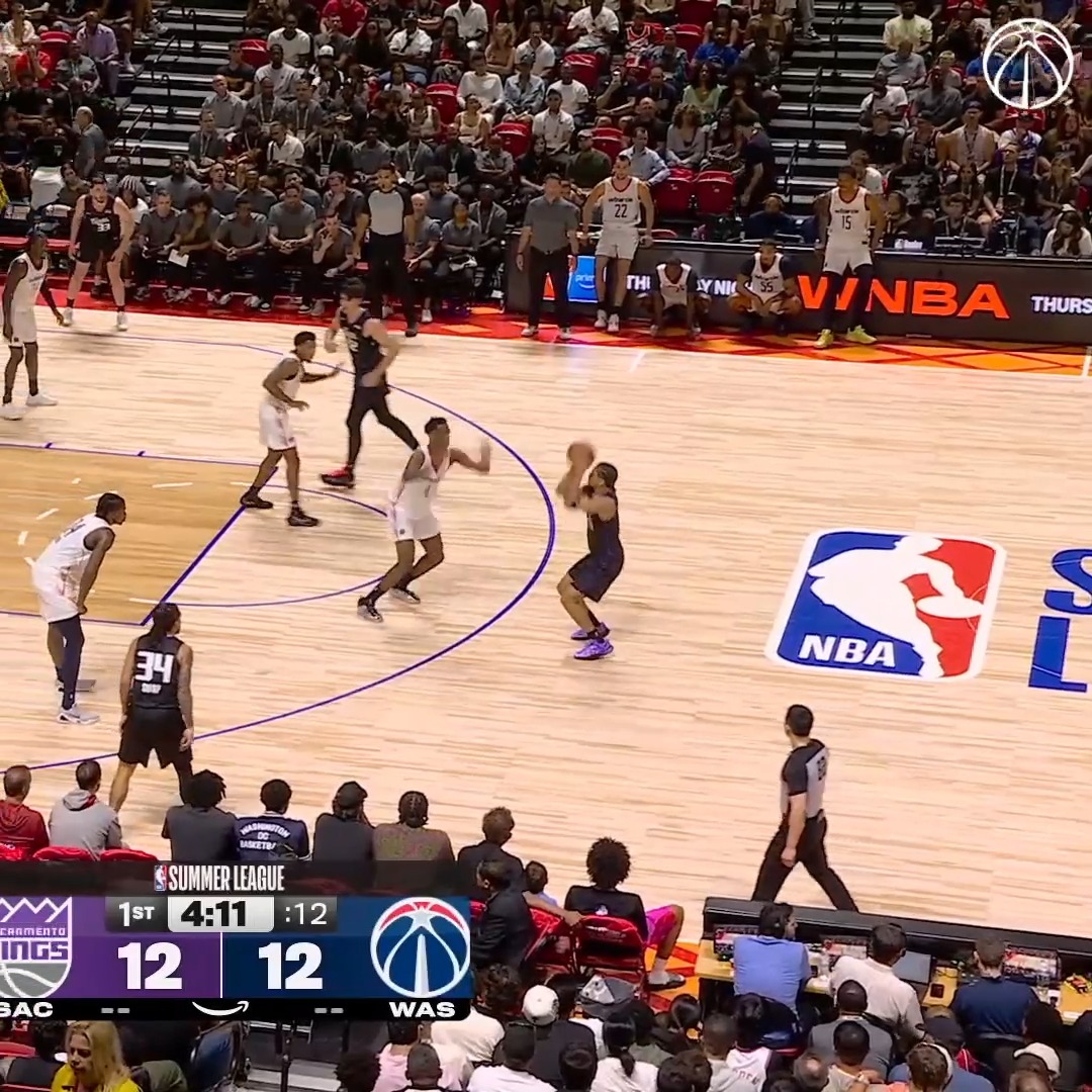 AJ working on both ends of the floor 🔥