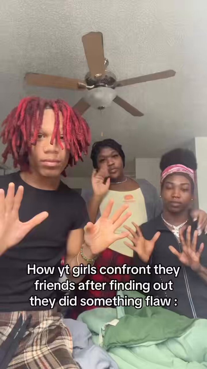 the way ole girl in the yellow kept her hands up 😭