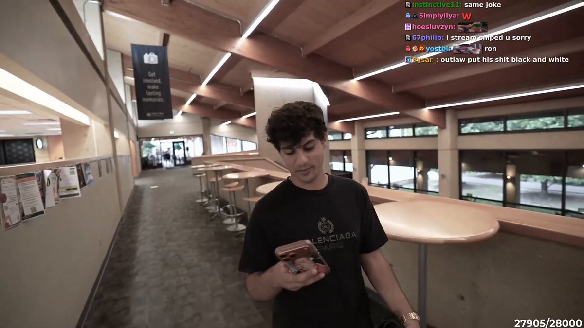 StableRonaldo had a wholesome moment with a young fan after making his day by surprising him with Jynxzi’s Yeti mic at the Fortnite FNCS Pro-Am 😭❤️