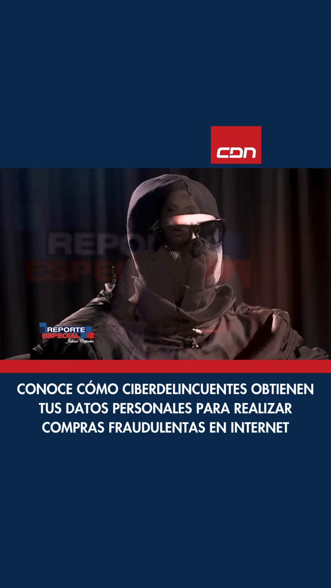 Una computadora vieja, valorada en apenas tres mil pesos, y un teléfono celular con varias aplicaciones, son las herramientas que el Operador 1 utiliza para llevar a cabo sus operaciones ilícitas. No necesita un arma de fuego ni asaltar un banco. Según relata, basta con unos cuantos clics para obtener información financiera en internet y utilizarla para realizar compras fraudulentas. Una vez que cambia su ubicación en internet, Operador 1 accede a la plataforma donde, según explica, realiza las compras por encargo. A simple vista, el sitio luce como cualquier tienda virtual, con productos organizados por categorías y opciones de compra. Con la compra realizada, el siguiente paso consiste en hacer llegar la mercancía al cliente. Le preguntamos cómo completa ese proceso y de qué manera recibe el dinero por cada venta. El catálogo de productos disponible mediante este tipo de operaciones es diverso. Según Operador 1, dentro de este mercado clandestino es posible adquirir desde artículos de usos cotidianos hasta bienes de alto valor comercial. Puedes ver la investigación completa de “Reporte Especial”, con Julissa Céspedes, en nuestro canal de YouTube CDN 37. #CDN37 #ReporteEspecial #JulissaCéspedes #FraudeDigital #Ciberdelincuentes