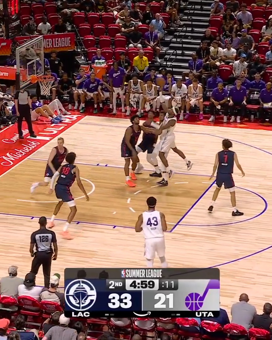 Blake's floater is good in any gym ☁️☁️☁️