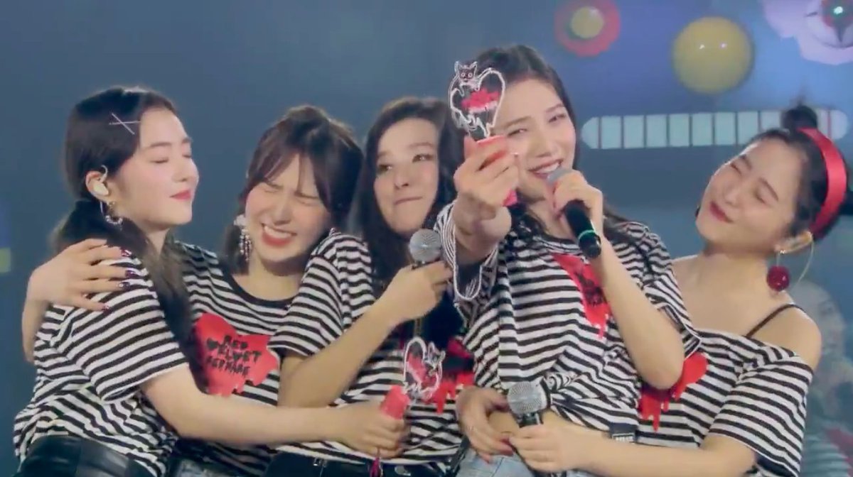Top Daily Streams [July 11th] #RedVelvet Day 1 — 62,810,676 (+116,505) Russian Roulette — 251,372,458 (+111,089) Psycho — 562,490,751 (+98,698) Bad Boy — 364,630,662 (+77,736) Cosmic — 101,319,535 (+75,140) Discography: 4,267,745,677 (+1,025,485)
