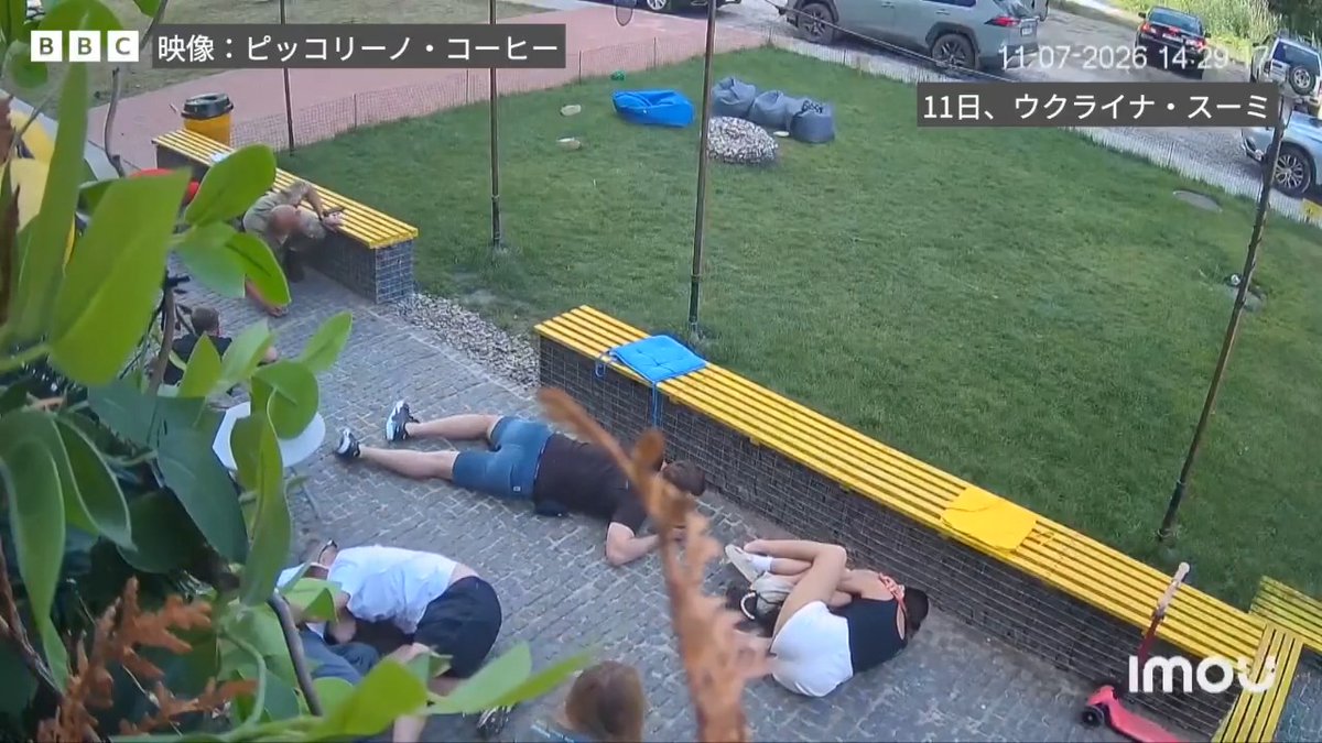 BBCニュース - ロシアの爆弾がカフェの近くに落下、店内にも爆風 ウクライナ北東部スーミ