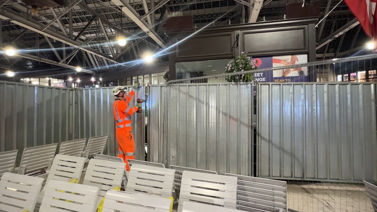 Another step forward at Glasgow Central! 💪 The exclusion zone has now been removed, with work continuing ahead of the reopening of Union Street and Gordon Street station entrances on Friday. AmcoGiffen