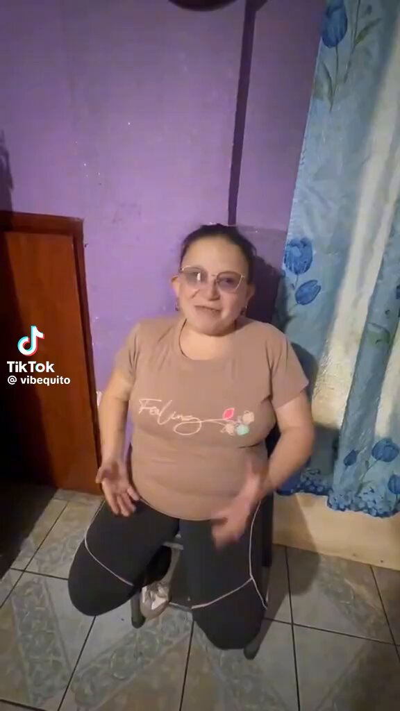 Patrimonio quiteño. La recordada niña del comercial “las garras en la barriga”, se llama Lorena y lleva una vida normal, 33 años después de ese video grabado en el parque La Alameda de Quito. Video de Vibe Quito