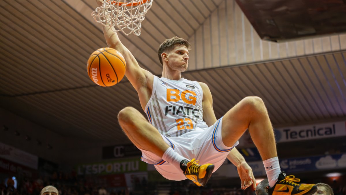 Uno de los pilares del vestuario y referente dentro y fuera de la pista... ¡SERGI MARTÍNEZ! 💪 El capitán renueva con el FIATC FIATC Girona y continuará siendo una de las piezas fundamentales del conjunto catalán en la #LigaEndesa ⚡️ 💥 Sergi Martinez Costa | #MercadoACB