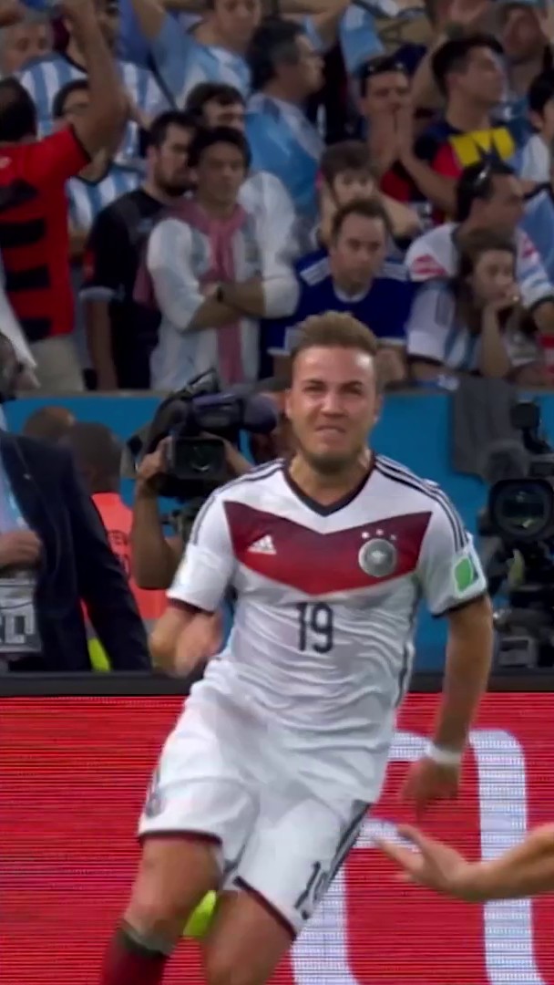 🇩🇪🏆 في مثل هذا اليوم عام 2014... ماريو غوتزه يكتب التاريخ بهدف منح ألمانيا النجمة الرابعة! #كأس_العالم2026