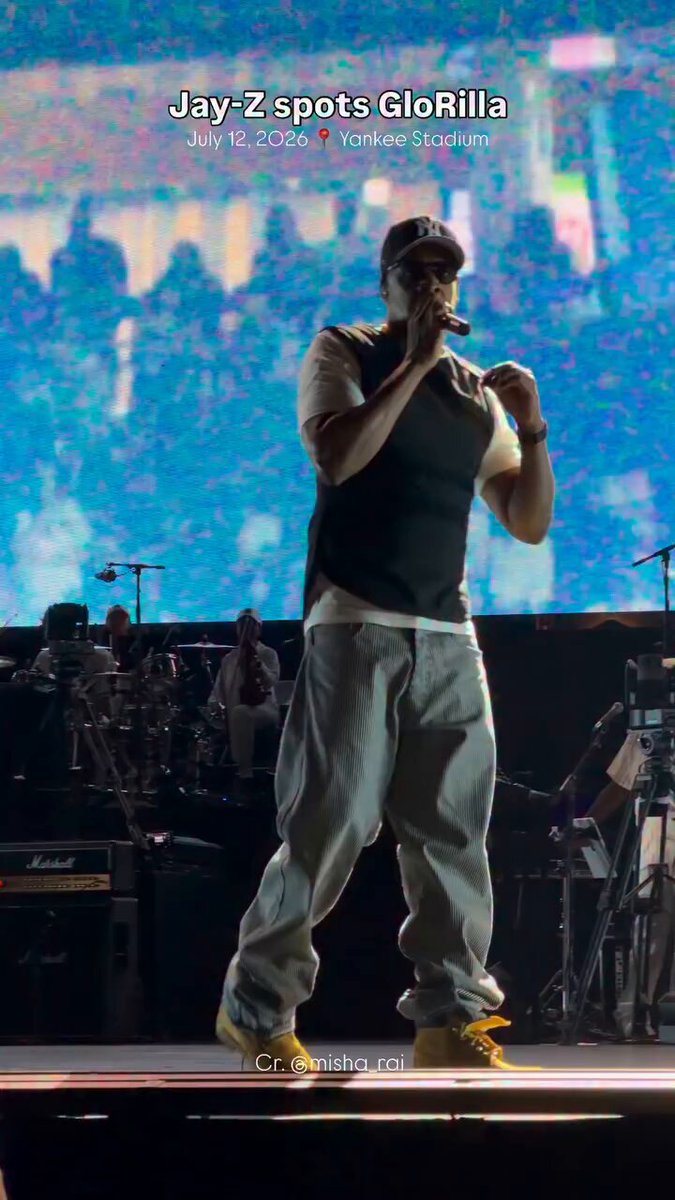 Jay-Z spotted GloRilla at the show. #JAŸZ30 🎥Cr.misha_rai