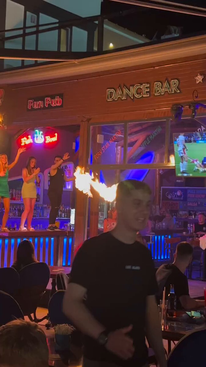 ⚫️ Fethiye Ölüdeniz’de bir mekanda sergilenen gösteri;
