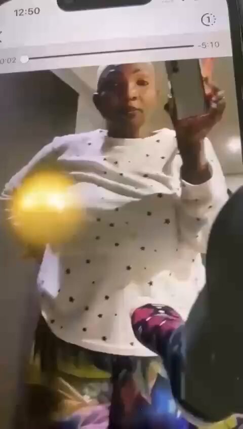 A video circulating on social media has left many people stunned, showing KwaZulu-Natal Department of Education spokesperson, Mr Muzi Mahlambi, involved in a heated confrontation with his wife. In the video, his wife accuses him of selling teaching posts, alleging that this is the reason he avoids addressing the allegations whenever he is questioned about them, claiming that he is personally involved in the practice.