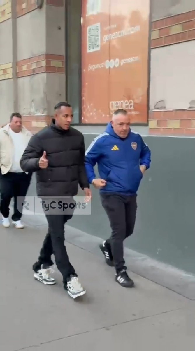 Así llegó Sebastián Villa a la revisión médica para convertirse en nuevo refuerzo de Boca. 🔵🟡