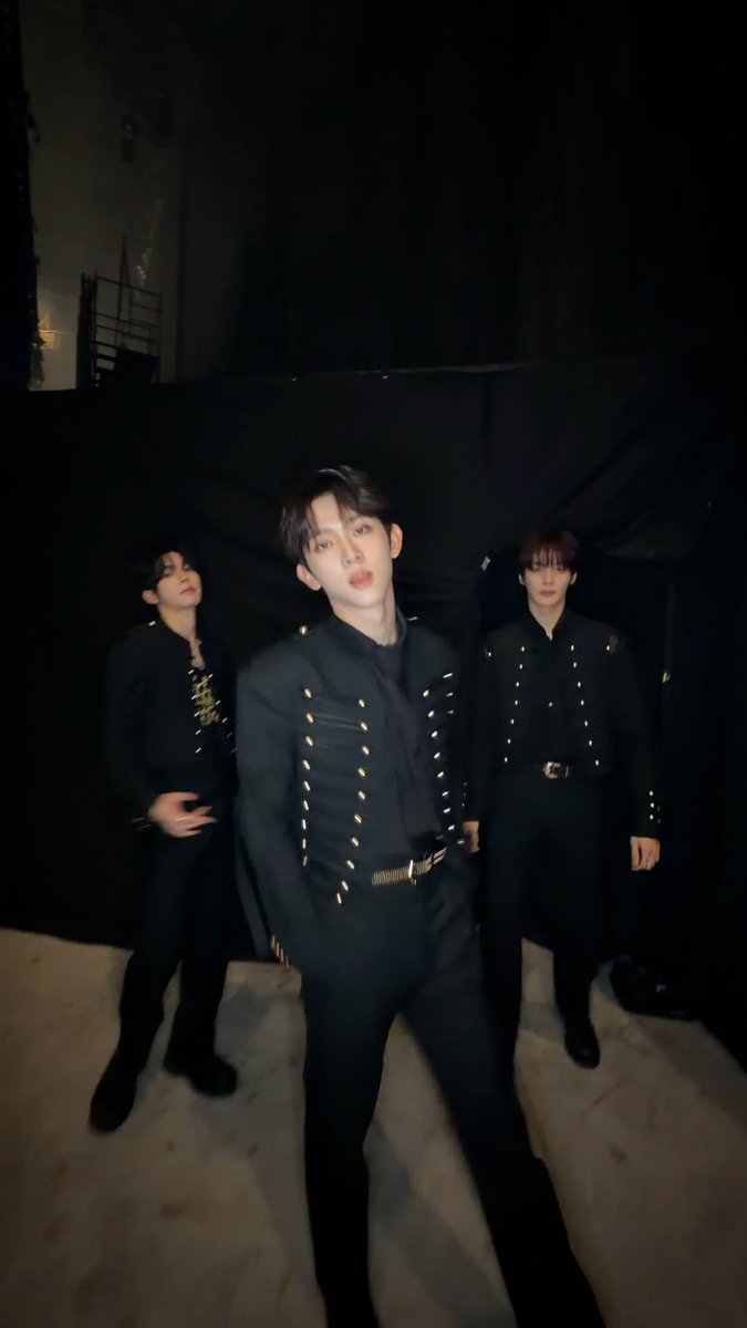 ⚜️ 𝒯𝒽𝑒 ℰ𝓋𝑒 ⚜️ 🔗 #AND2BLE #앤더블 #AND2BLE_SHOW_CONCERT #WelcomeToQurious