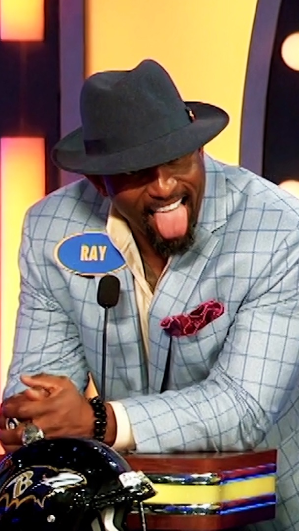 Fill in the _____. _____ collar. 😂😂😂 Steve Harvey roasts Milton’s podium skills!!