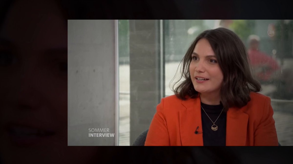 Die non-lineare Begleitung der 2026er Sommerinterviews des ARD-Hauptstadtstudios wirkt teilweise wie Slapstick. Zwangsbeitragsfinanzierte Faktenchecker plappern sich um Kopf &amp; Kragen; die Chef-Tiktokmaus der Tagesschau hat versucht zu retten, was noch zu retten war. 😬😭