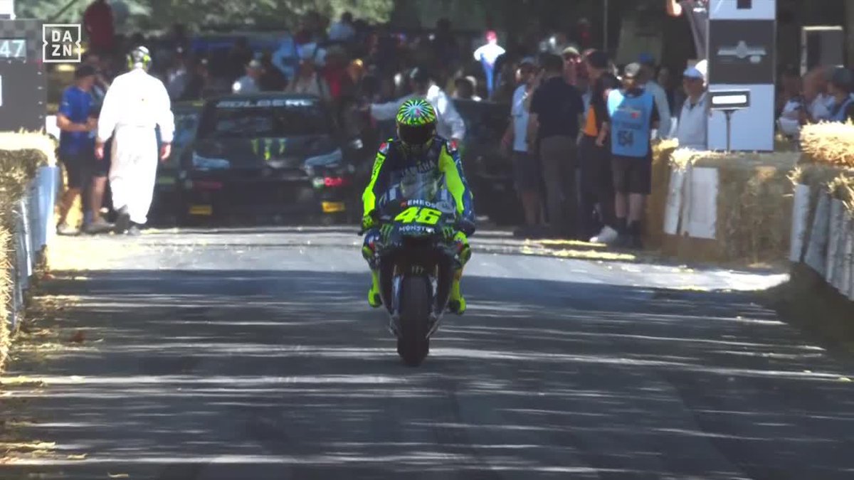Valentino Rossi, subido a su Yamaha y con el '46' en el carenado 🥰 No estoy llorando. Tú estás llorando 🥹 #FOS #Goodwood