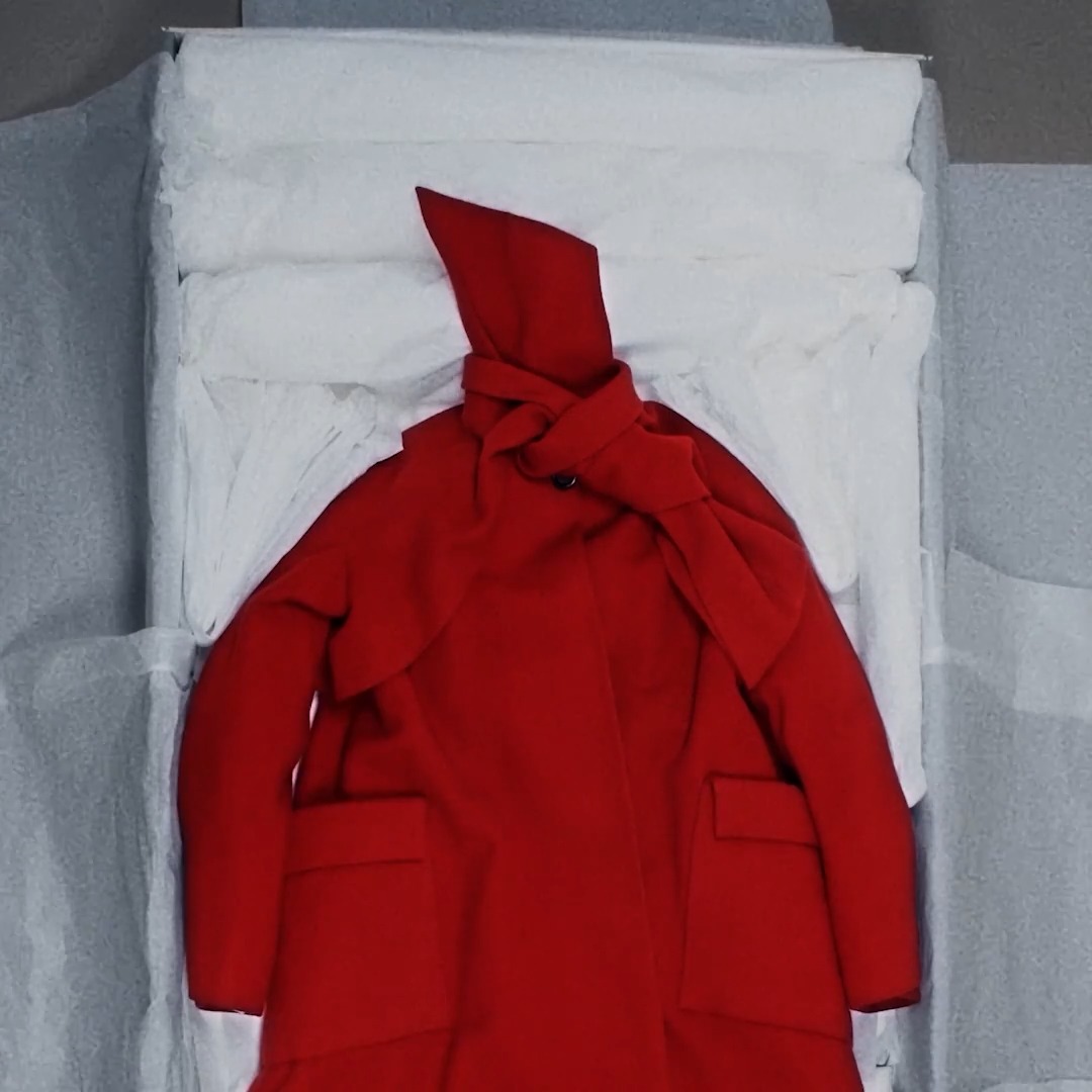 Dior Fall Winter 2026-2027 Haute Couture Show. Creative Director Jonathan Anderson reimagined Monsieur Dior’s Arizona coat from 1948, pleating the red wool to reference Lynda Bengalis’s sculptures and lining it in hand-pleated pink chiffon. #DiorCouture