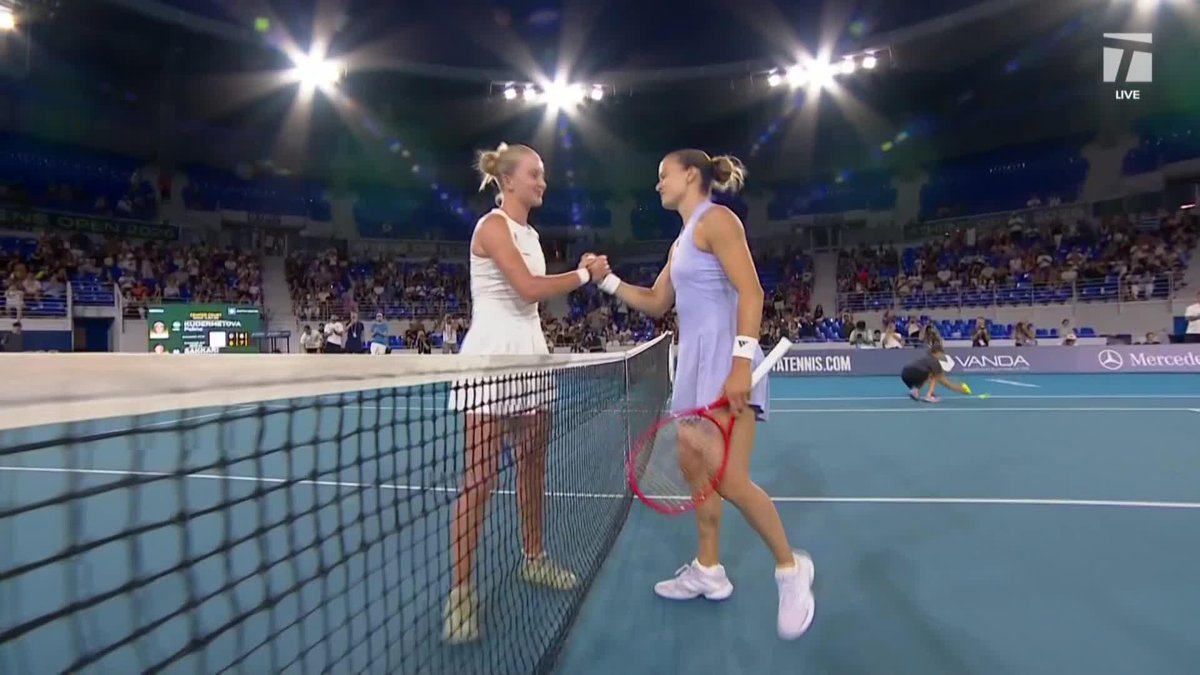 It's a home win for Maria Sakkari 🇬🇷 👏 Sakkari beats Polina Kudermetova 6-0, 7-6(1) to move into the second round in Athens. #athensopen