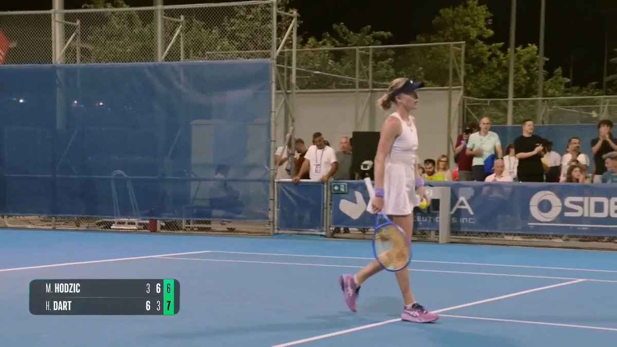 Harriet Dart is into the second round in Athens after a hard-fought win in three sets! 🔥