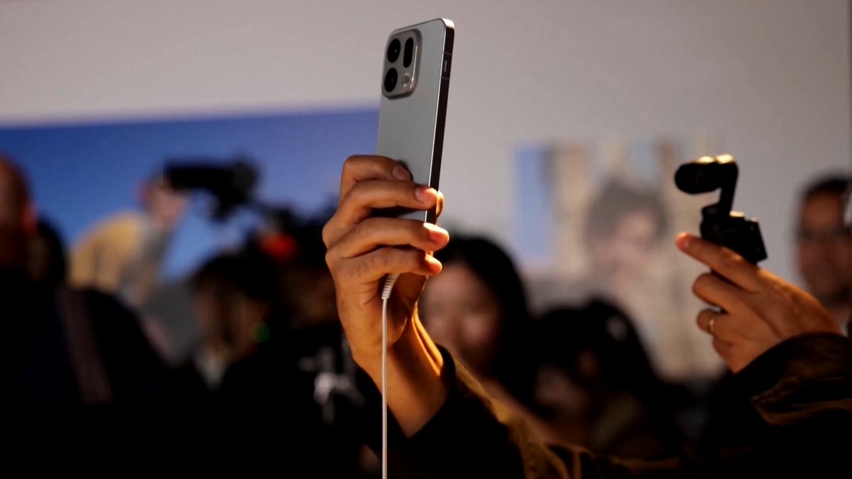 Global smartphone shipments fell 11% in the second quarter to their lowest level for the period since 2013, as a prolonged memory chip shortage drove up handset prices and dampened demand, according to early estimates from Counterpoint Research