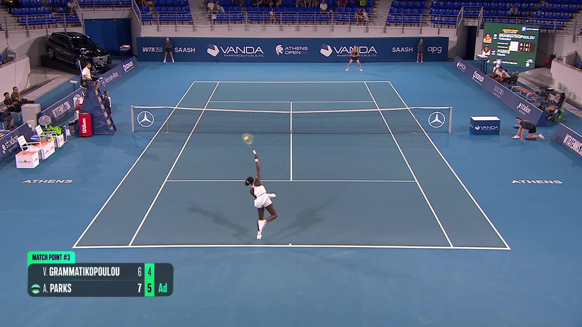 Under the moonlight! 🌙 Alycia Parks defeats Grammatikopoulou in straight sets and books her spot into the next round. #athensopen