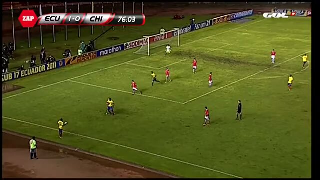 Algunos estaban muy chicos o no habían nacido, pero una vez Bryan Carrasco 🇨🇱 se auto agredió con el puño de un jugador ecuatoriano. La de Embolo se le queda en pañales a esta 🤣