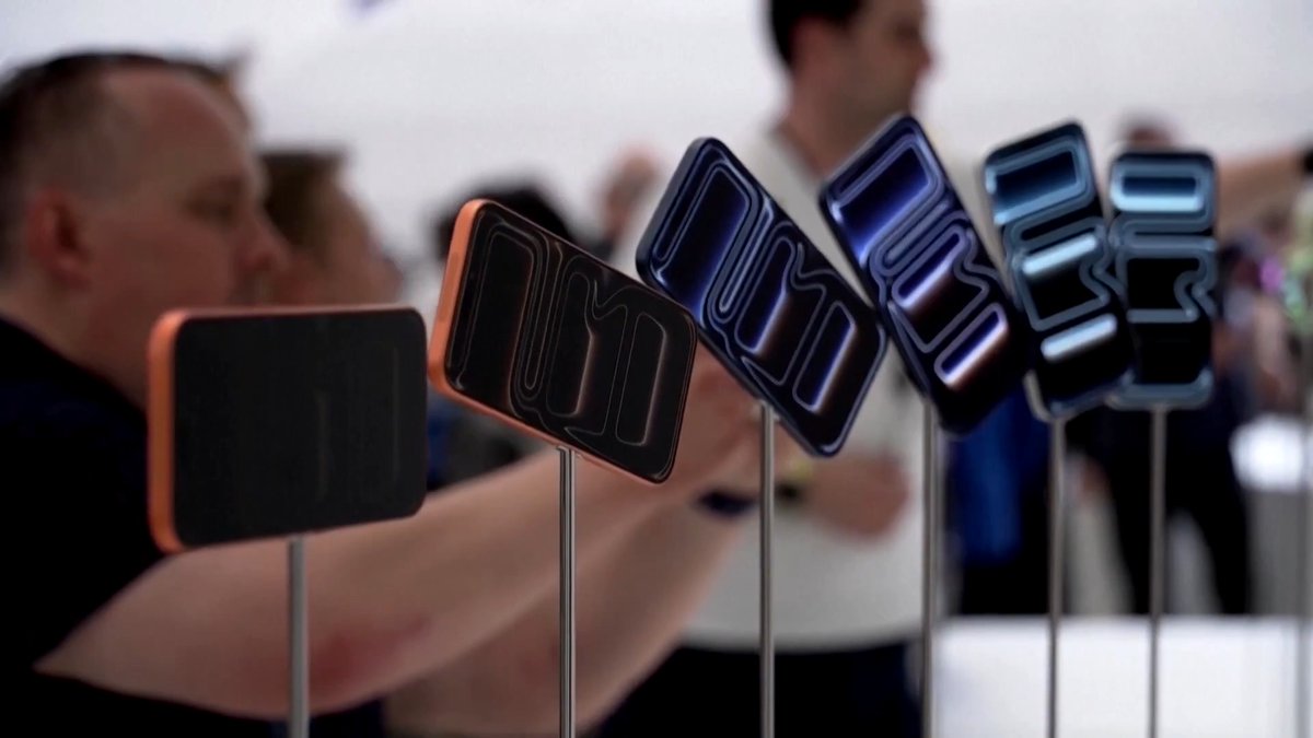 Global smartphone shipments fell 11% in the second quarter to their lowest level for the period since 2013, as a prolonged memory chip shortage drove up handset prices and dampened demand, according to early estimates from Counterpoint Research