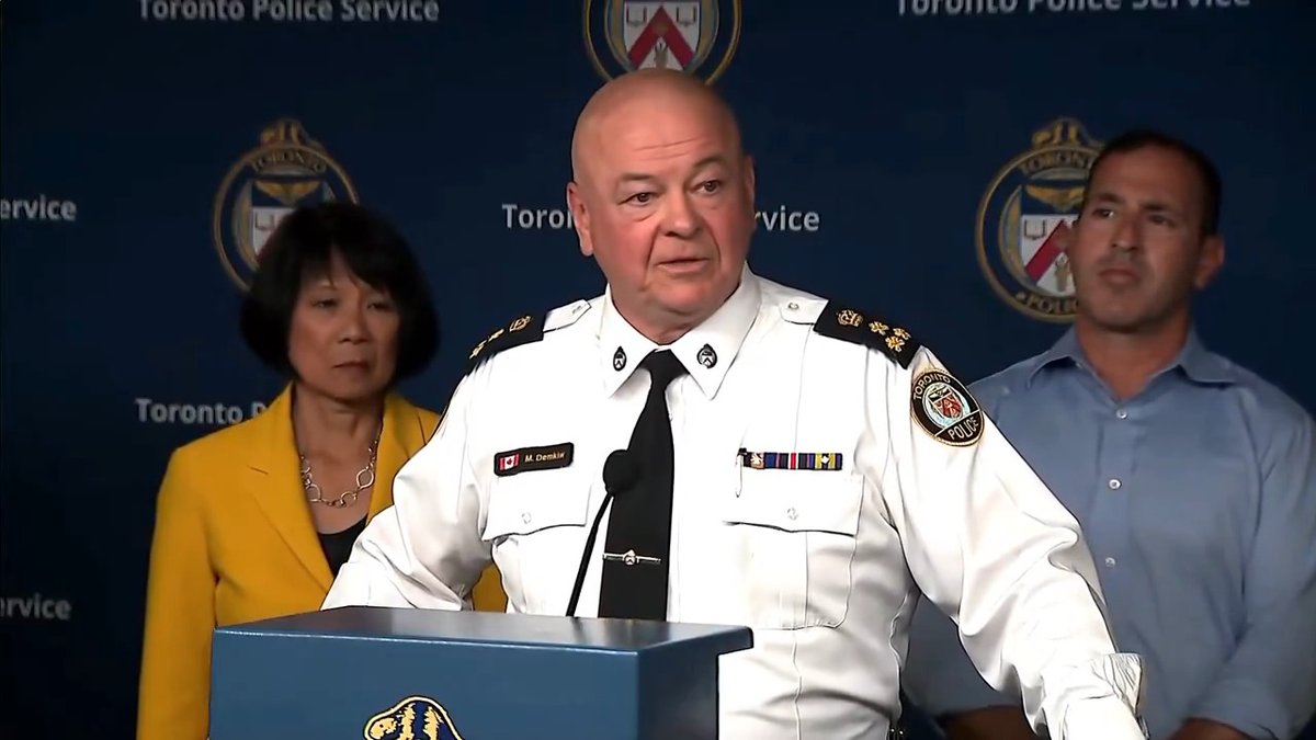 💥MUST WATCH: Chief Chief Myron Demkiw gladly educates an uninformed liberal reporter, who seemingly tries to infer that legal guns (ie. licensed gun owners) might be involved in the recent spree of gangland-style shootings in the GTA. 👇👇👇