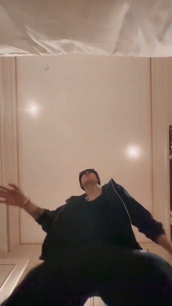 🕒 TIKTOK Jungkook post: 😂