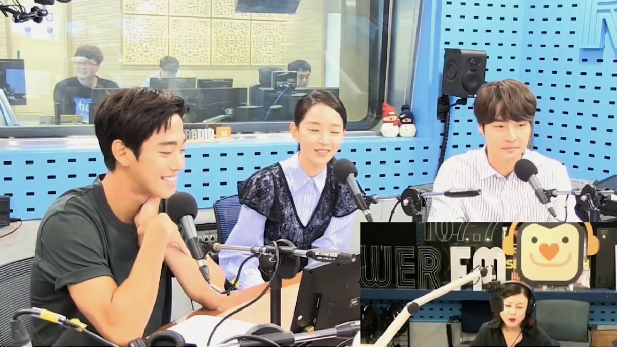 여배우 어떻게 해요 이럴때, 웬만하면 괜찮습니다!!◠‿◠ 하는데 그렇게 할 수 없을 정도로 너무 더우니까 도망갈 수가 없어..그래서 그냥 포기하고 찍고 잇습니당 2018년 여름 개미친놈이엇다