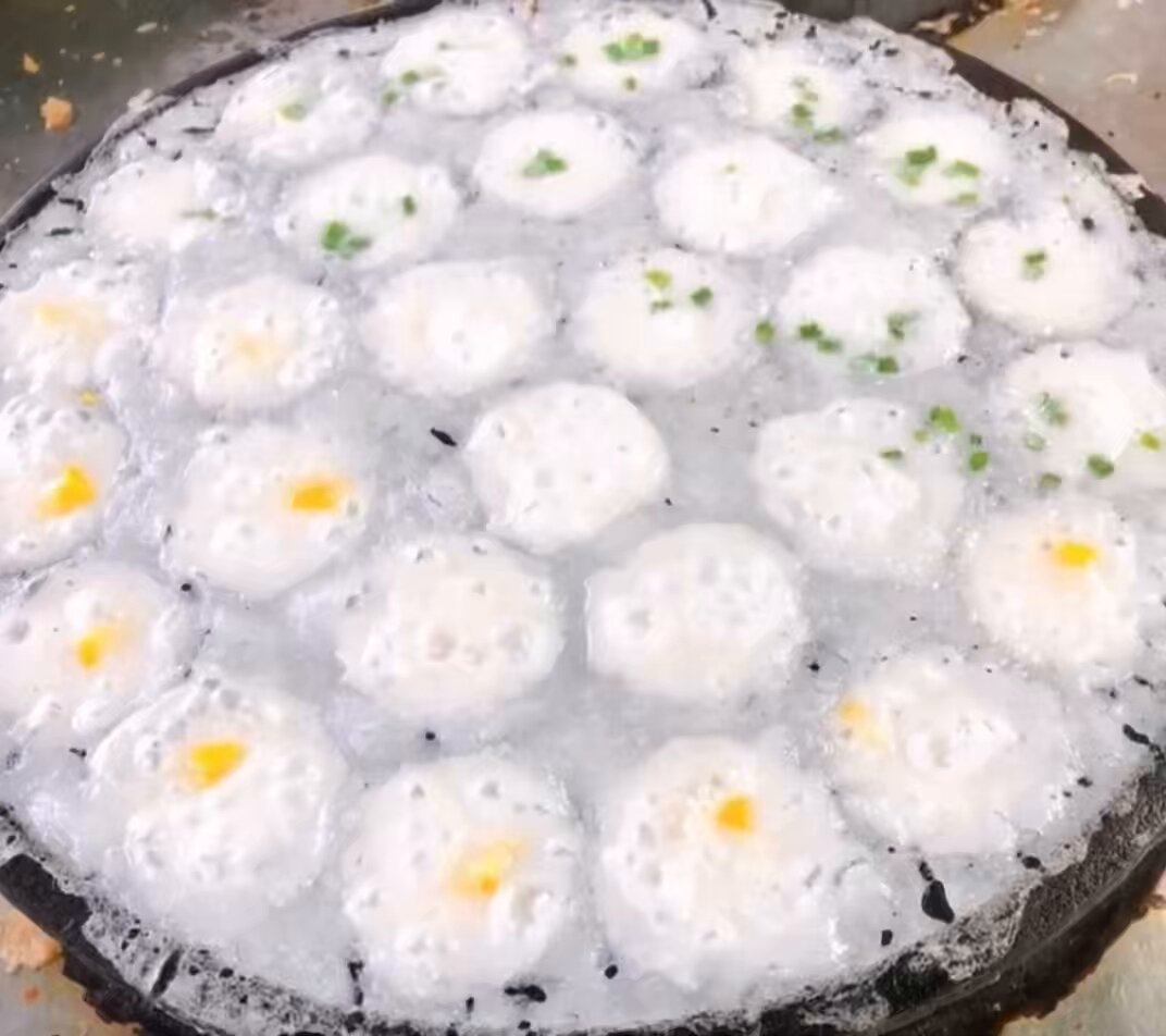 Morning ขนมครกสักกล่องมั้ยคะ รับเป็น ต้นหอม หรือ ข้าวโพดดีคะ 🥰