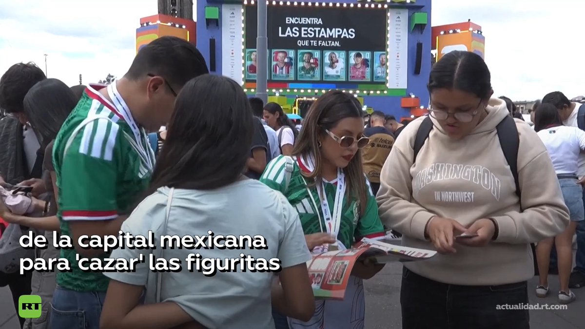 🇲🇽 | MUNDIAL 2026: Miles de personas se congregaron el 12 de julio en el Zócalo de la Ciudad de México para intercambiar cromos del Mundial de 2026 como parte de un intento por batir un récord mundial Guinness.