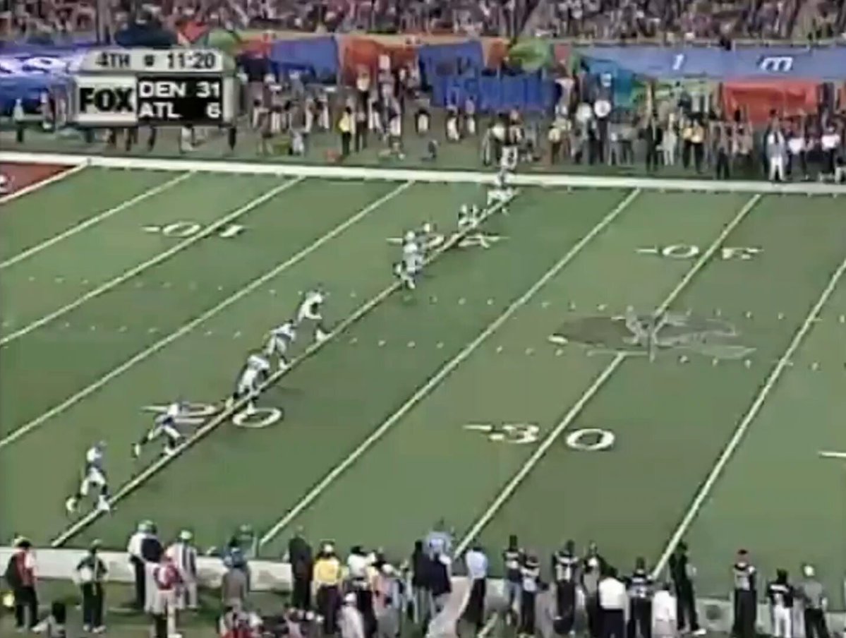 Happy Birthday, Tim Dwight! #Falcons and #Chargers return man and receiver The University of #Iowa product is one of ten players with a kickoff return touchdown in Super Bowl history. His 210 kickoff return yards in Super Bowl XXXIII are the second-most ever in a Super Bowl.