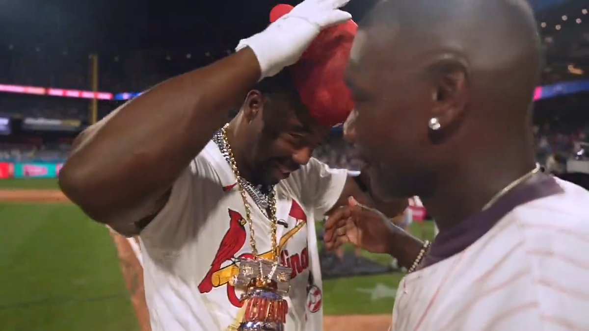 Jordan Walker receives the T-Mobile #HRDerby chain from Ryan Howard 👏