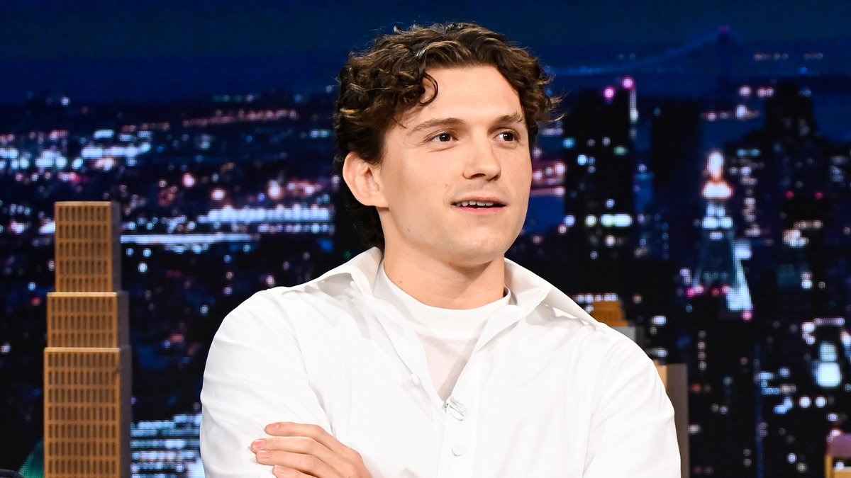 .Tom Holland slid into Erling Haaland Haaland’s DMs and he didn’t respond 😭 #FallonTonight #FIFAWorldCup