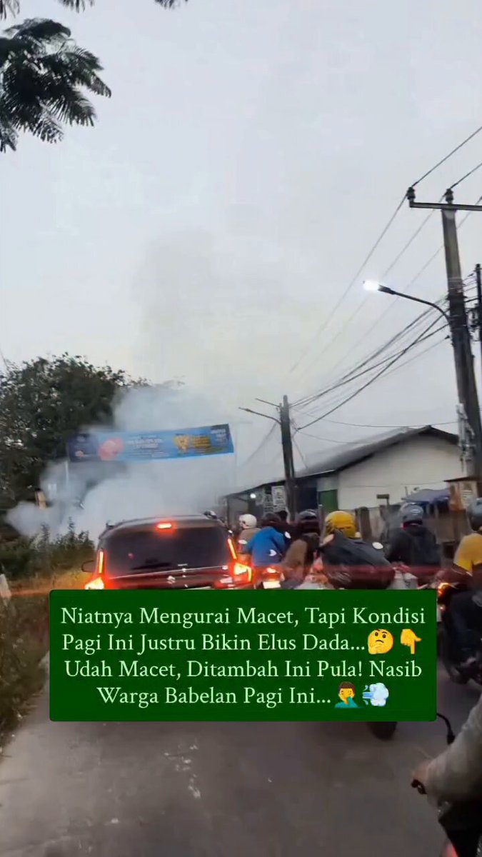 Beginilah hidup di kabupaten, bayangin pagi pagi, kondisi macet, di tengah tengah macet ada kepulan asep dari orang bakar sampah. Gokil emang Ora idep pisaan orang kita mah yak 📍Jembatan Sueb, Babelan. (14/7/2026)