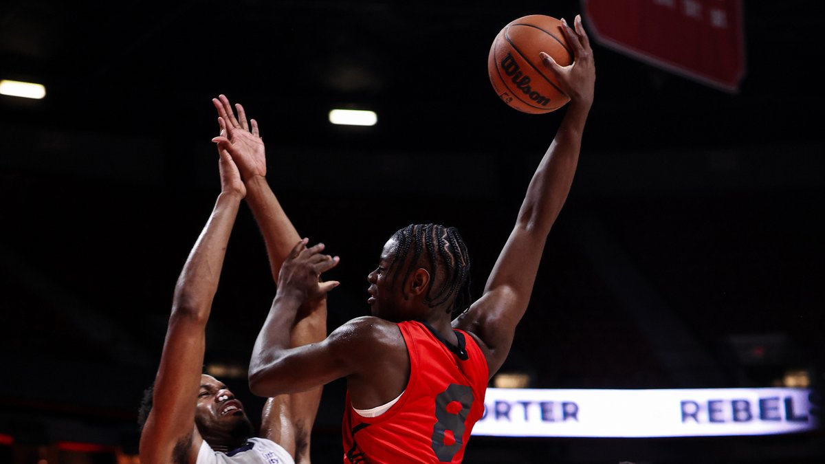 Caleb Wilson showing flashes of what he's capable of on both ends of the floor. 19 pts | 8-17 FG | 8 reb | 5 blk