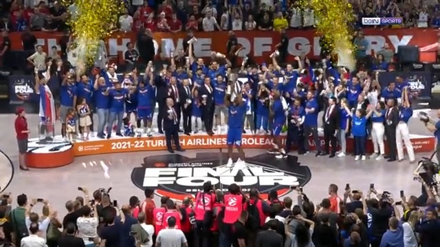 🔵⚪️ Anadolu Efes'te, Rodrigue Beaubois'nın da takımdan ayrılması sonrası 'back-to-back' yapan tarihi Efes kadrosundan hiçbir oyuncu kalmadı. ➡️ Bir devir tamamen kapandı. 😐🧐