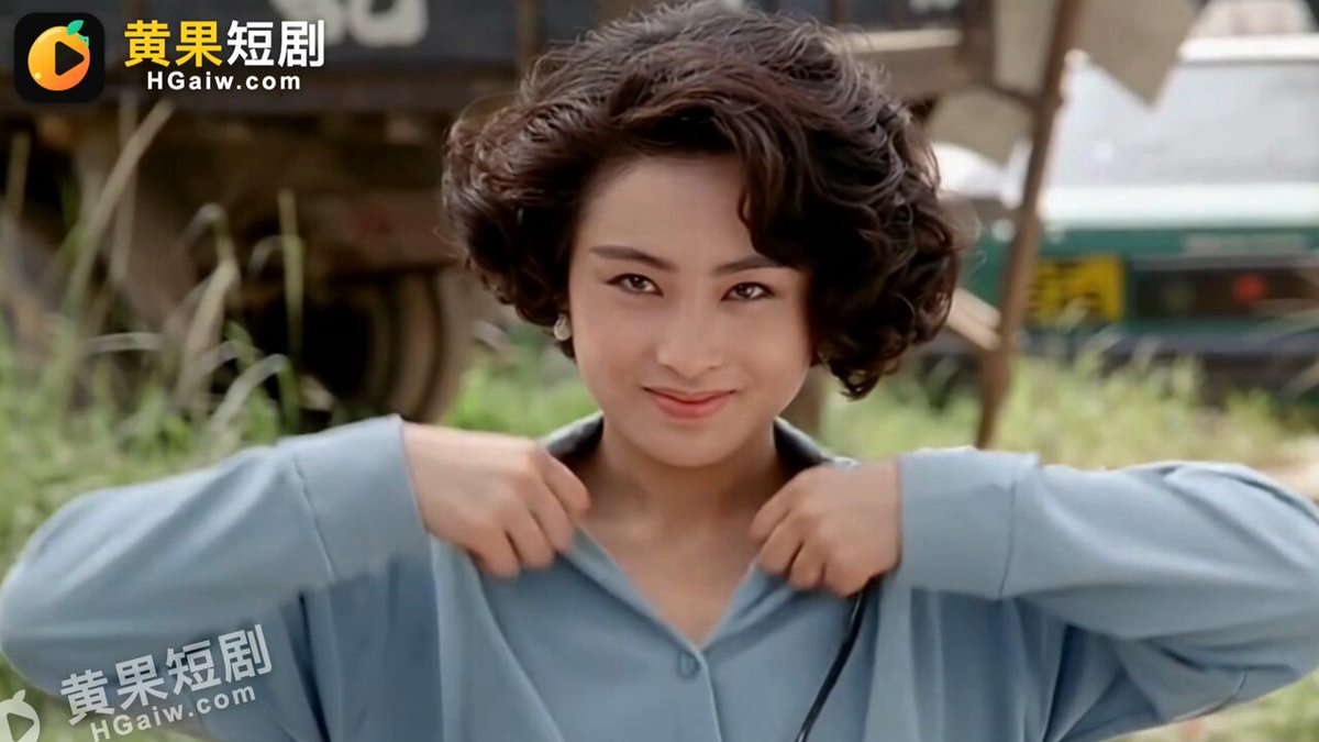 黄果自制 独家出品！ 精装追女仔3：狼之一族 不愧是“王晶之作”，召集四大美女变身“兔女郎”，色狼们智勇贡献顶级书面！四大美女的香艳画面，令无数男人把持不住呀！ #香港四大美女 #黄果魔改 #成人短剧 #擦边短剧 #AI短剧