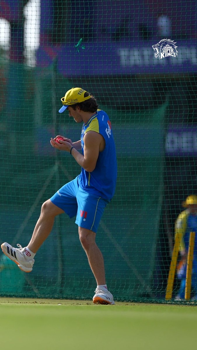 Taking catches, stealing hearts! 🫶🫴 #WhistlePodu FedEx