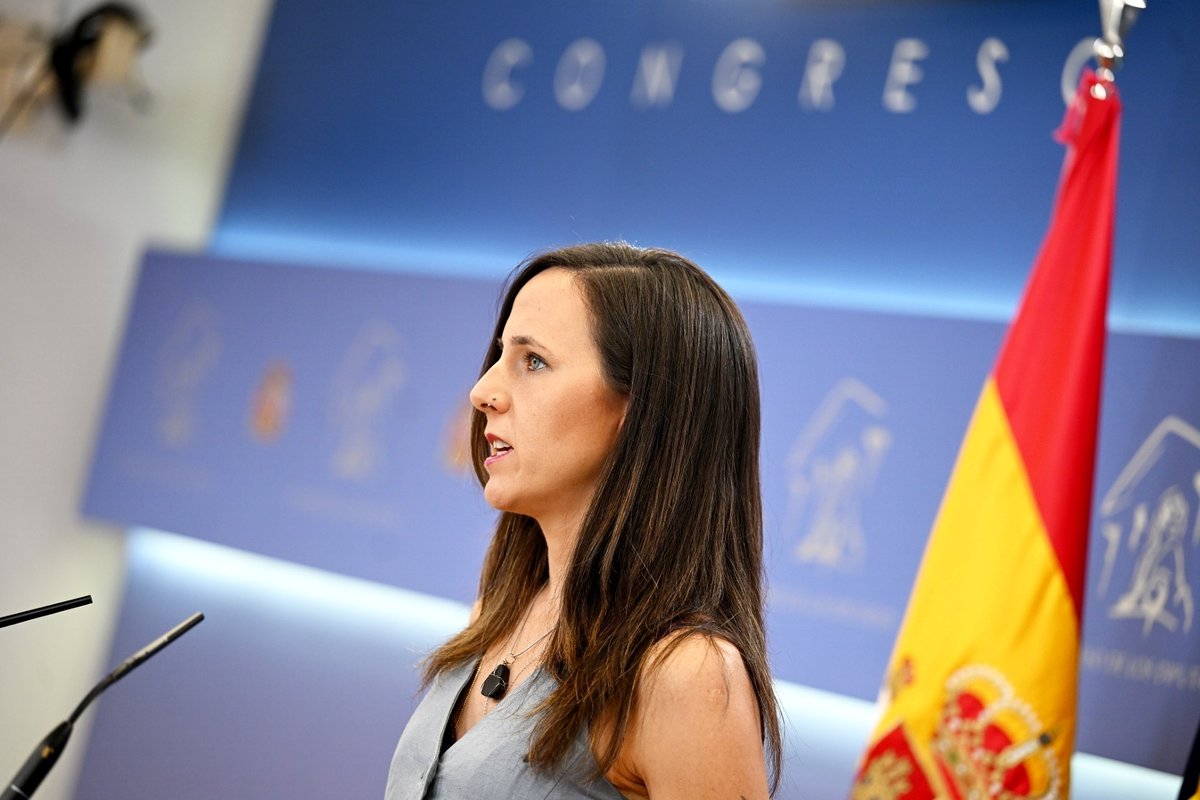 La tauromaquia no es cultura y no nos representa como país. Todo el apoyo a los y las activistas que se manifiestan en la puerta del Congreso para exigir que se debata la ILP, que pretende eliminar las ayudas a la tauromaquia y que el PSOE tumbó en el Congreso. 🎥Ione Belarra