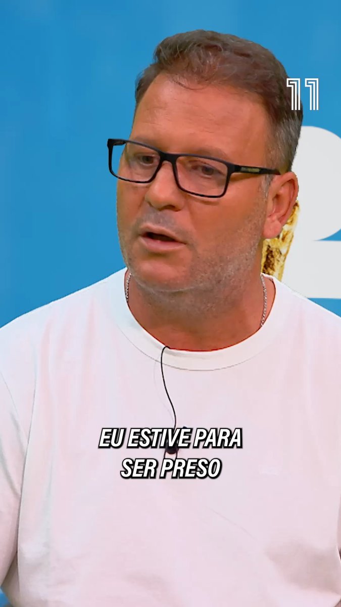 O Cândido esteve para ser preso... no dia em que foi ao relvado no Portugal x Colômbia 🤯 Quem é que o safou? Os portugueses 𝙨𝙤𝙡𝙩𝙞𝙣𝙝𝙤𝙨! 🇵🇹 #Canal11 #Canal11Mundial